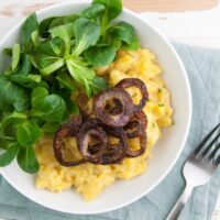 Cheesy Spaetzle (vegan) with fried onions