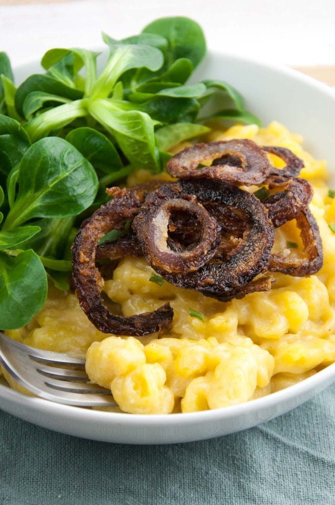 Cheesy Spaetzle (vegan) with fried onions