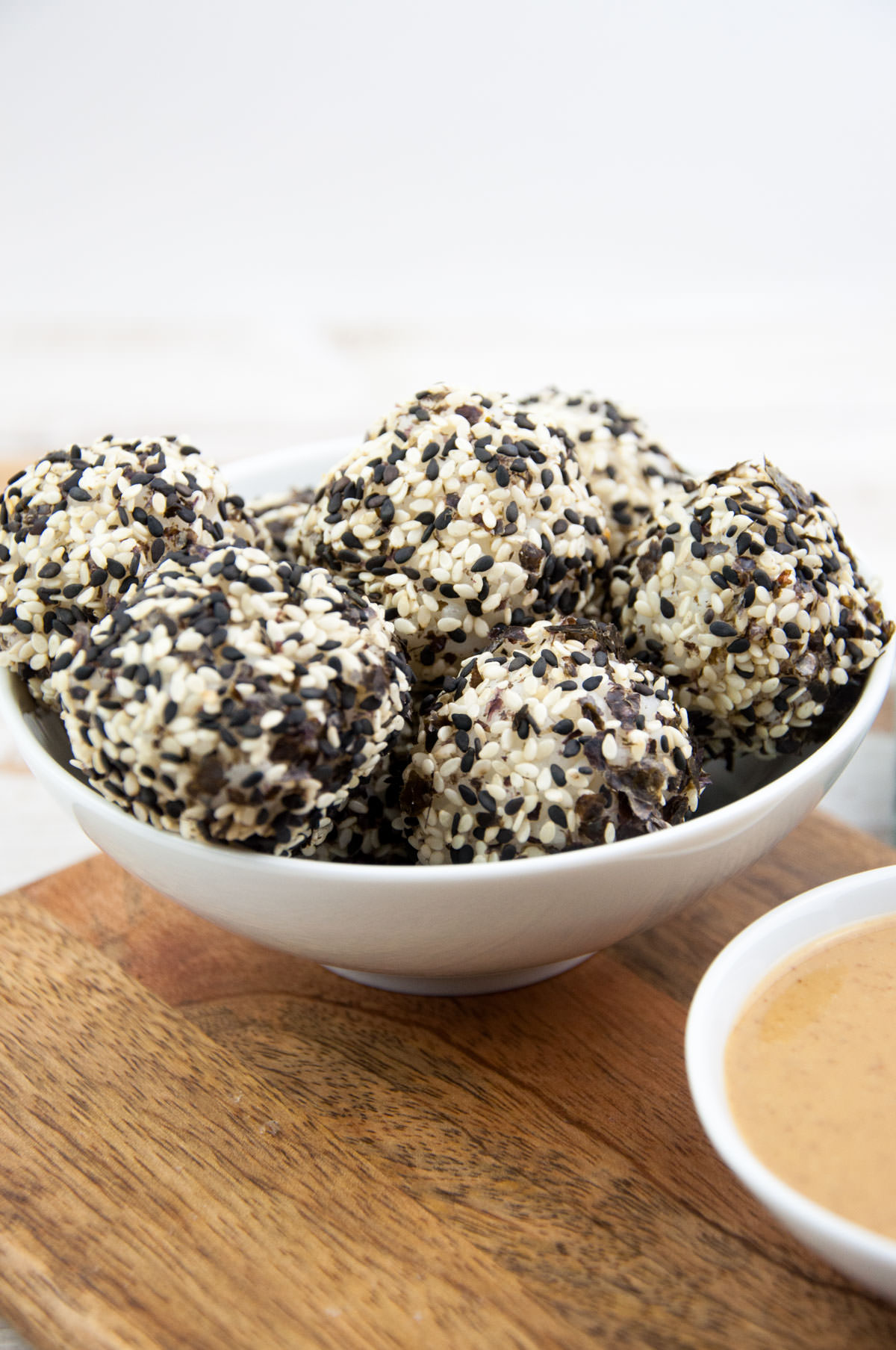 sushi rice balls coated in sesame seeds and nori flakes