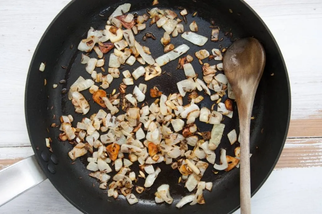 Onion, garlic, fennel and cumin in pan