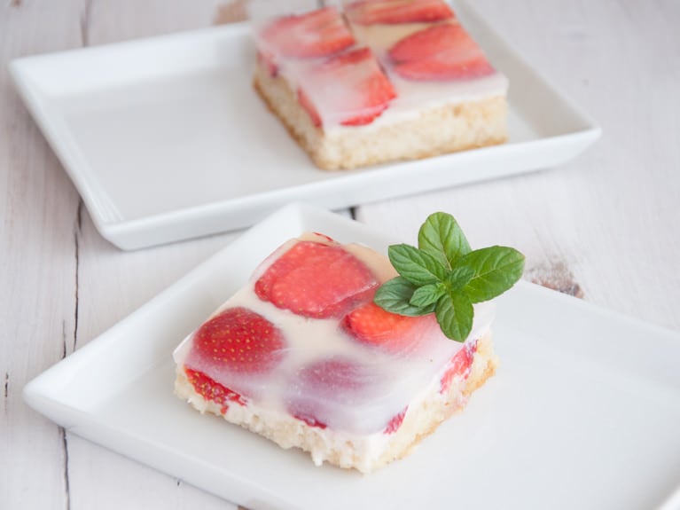 Summer Strawberry Cake