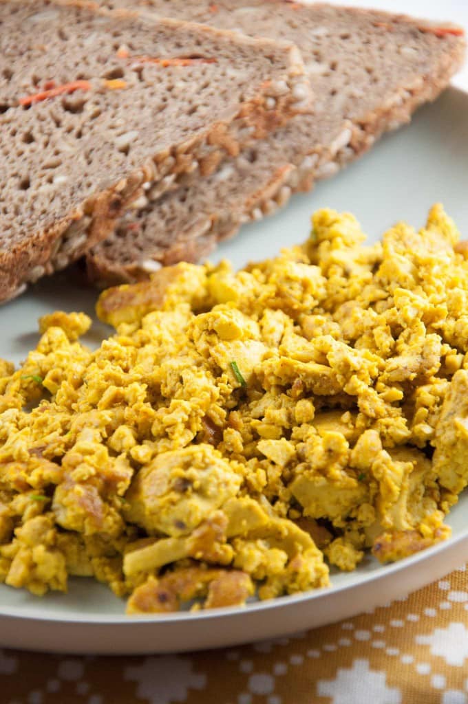 Basic Tofu Scramble - vegan & gluten-free | ElephantasticVegan.com