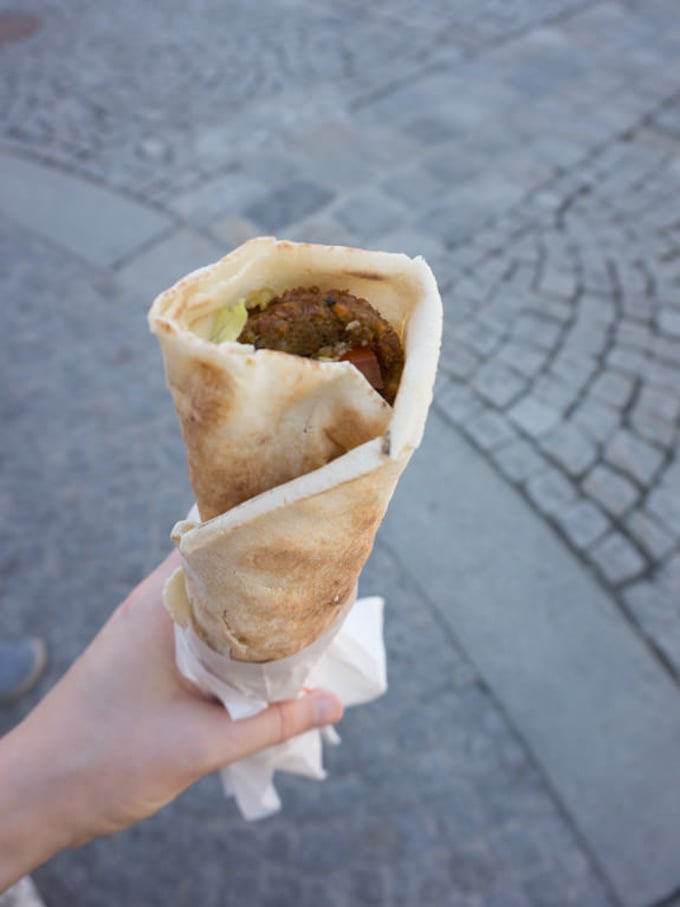 Vegan in Linz - Falafel Wrap Big Joe| ElephantasticVegan.com