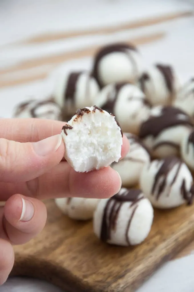 Vegan No-Bake Coconut Balls