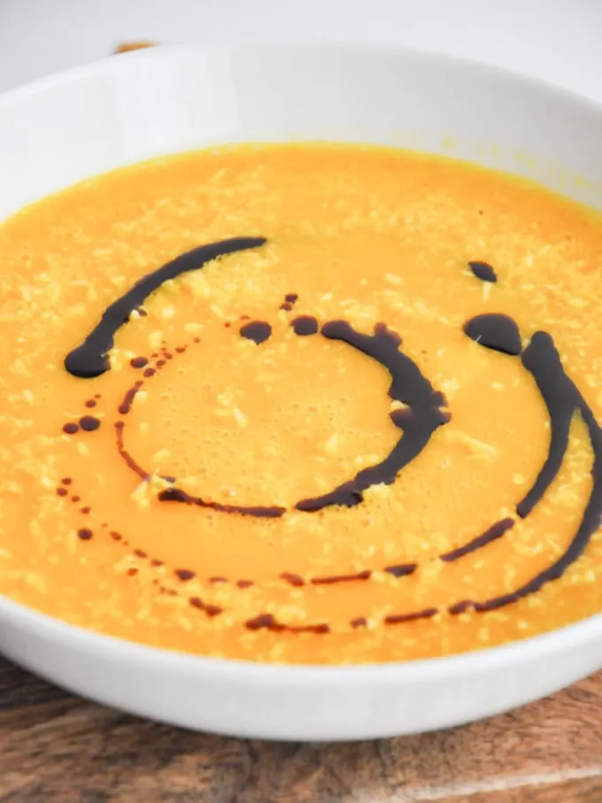 Vegan Carrot Ginger Soup | ElephantasticVegan.com