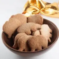 Molasses-Free & Vegan Gingerbread Cookies | ElephantasticVegan.com