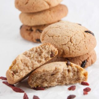 Ginger Goji Cookies | ElephantasticVegan.com