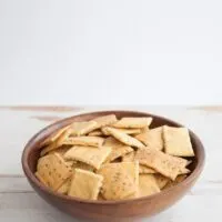 Gluten-free Vegan Chickpea Crackers | ElephantasticVegan.com