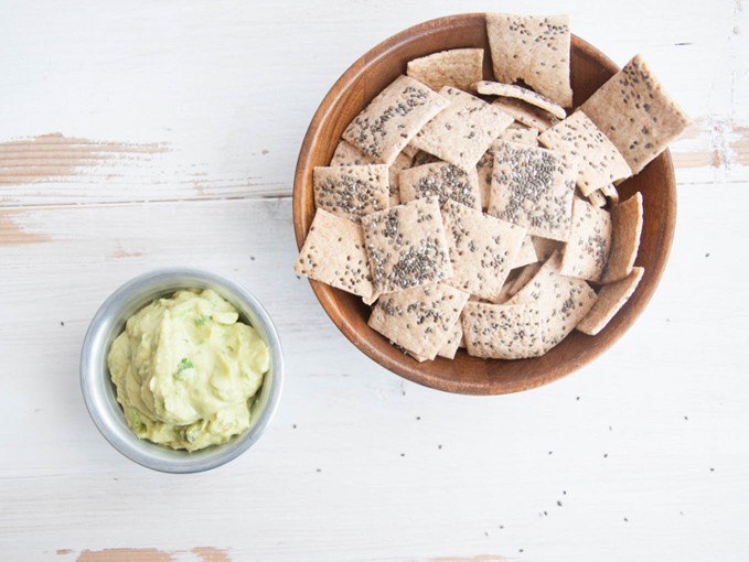 Healthy & Vegan Spelt Chia Crackers | ElephantasticVegan.com
