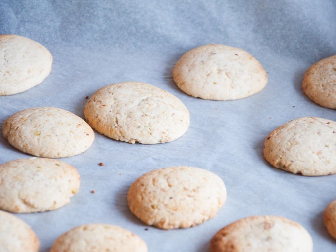 Vegan Pistachio Rosewater Cookies | ElephantasticVegan.com