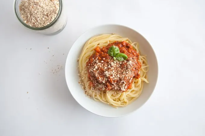 Almigiano - Vegan Almond Parmesan | ElephantasticVegan.com