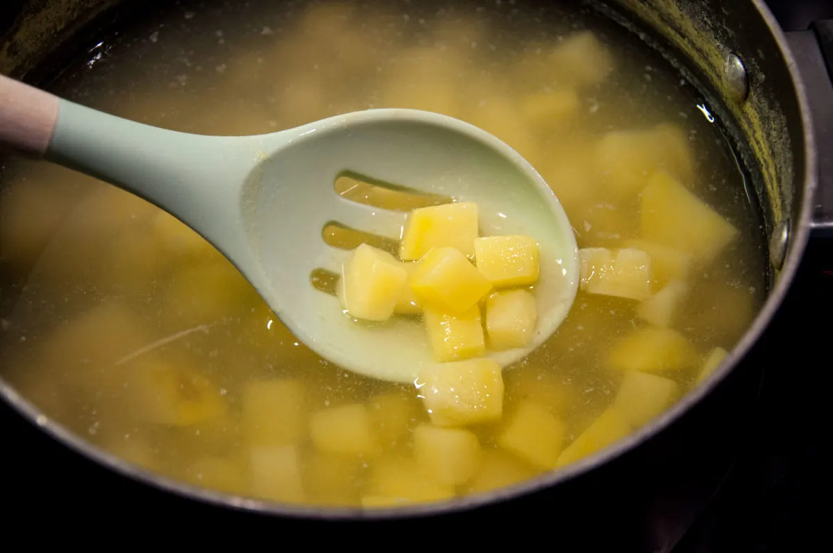 boiling potato cubes