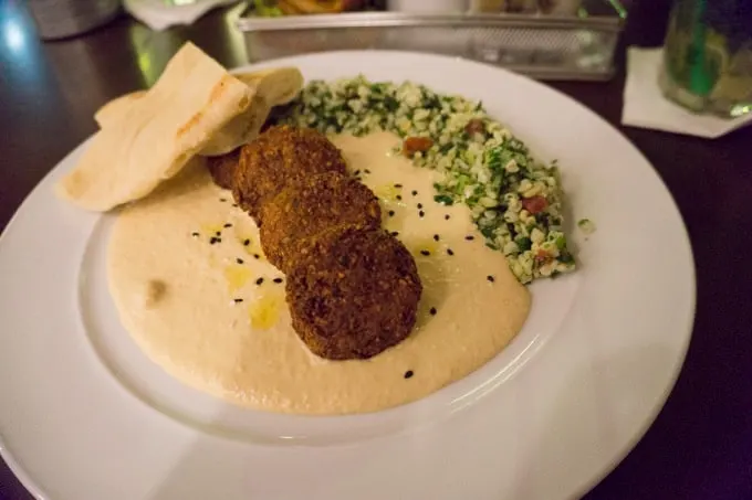 Bratislava Re:Fresh Falafel with Hummus, Pita Bread and Tabouleh | ElephantasticVegan.com
