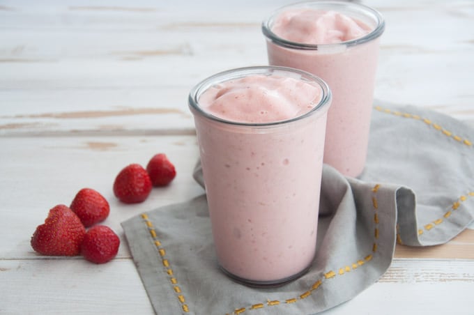 Strawberry Nice Cream Shake - vegan, gluten-free and refined sugar-free | ElephantasticVegan.com