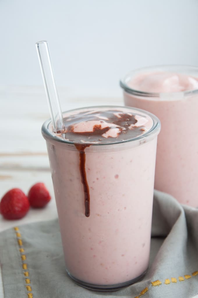 Strawberry Nice Cream Shake - vegan, gluten-free and refined sugar-free | ElephantasticVegan.com