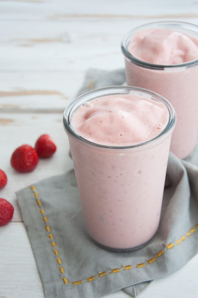 Strawberry Nice Cream Shake - vegan, gluten-free and refined sugar-free | ElephantasticVegan.com