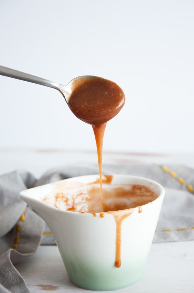 1-Minute, 3-Ingredient Vegan Caramel Sauce | ElephantasticVegan.com