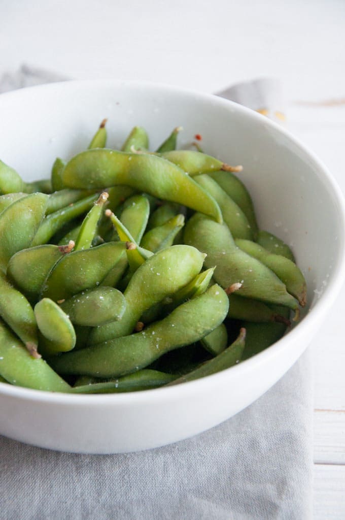 Basic Edamame - Healthy Vegan Snack Recipe + Video | Elephantastic Vegan