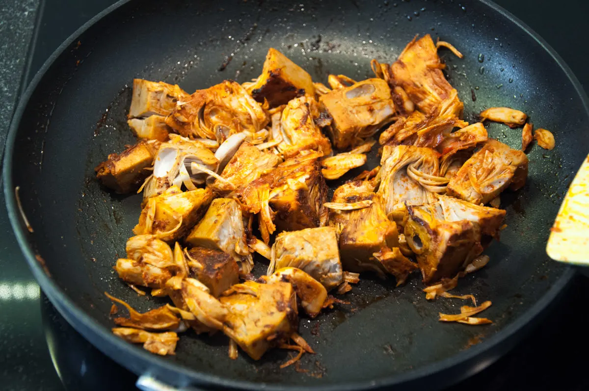 jackfruit in pan