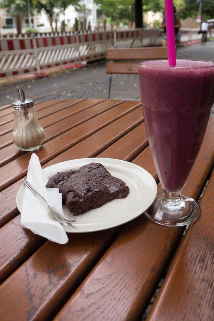 Vegan in Berlin - Playing with Eels | ElephantasticVegan.com