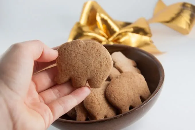 Molasses-Free Vegan Gingerbread Cookies | ElephantasticVegan.com