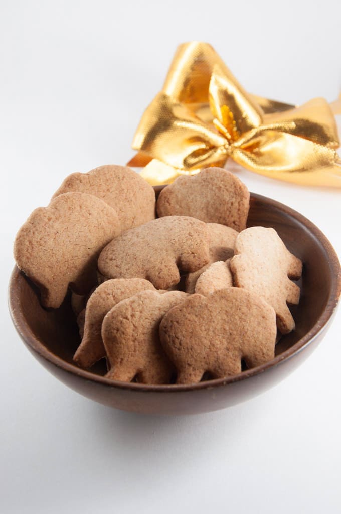 Molasses-Free Vegan Gingerbread Cookies | ElephantasticVegan.com