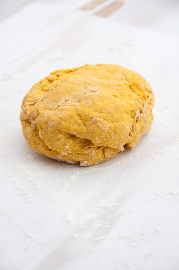 Golden Turmeric Cracker | ElephantasticVegan.com