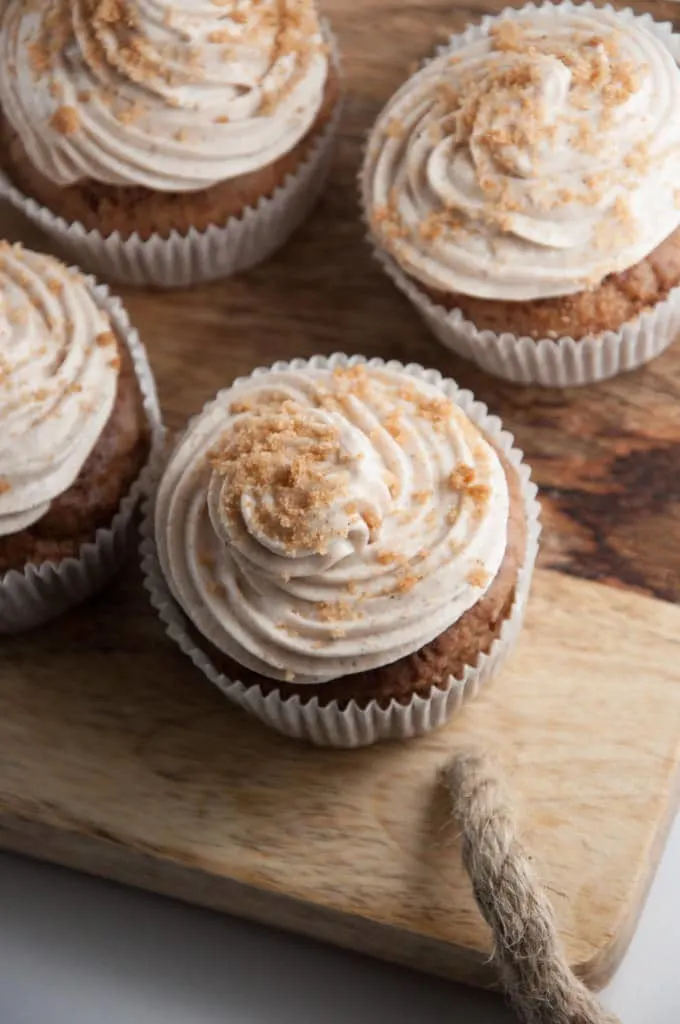 Vegan Gingerbread Cupcakes | ElephantasticVegan.com