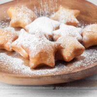 Powdered Sugar Snow Star Donuts (vegan) | ElephantasticVegan.com