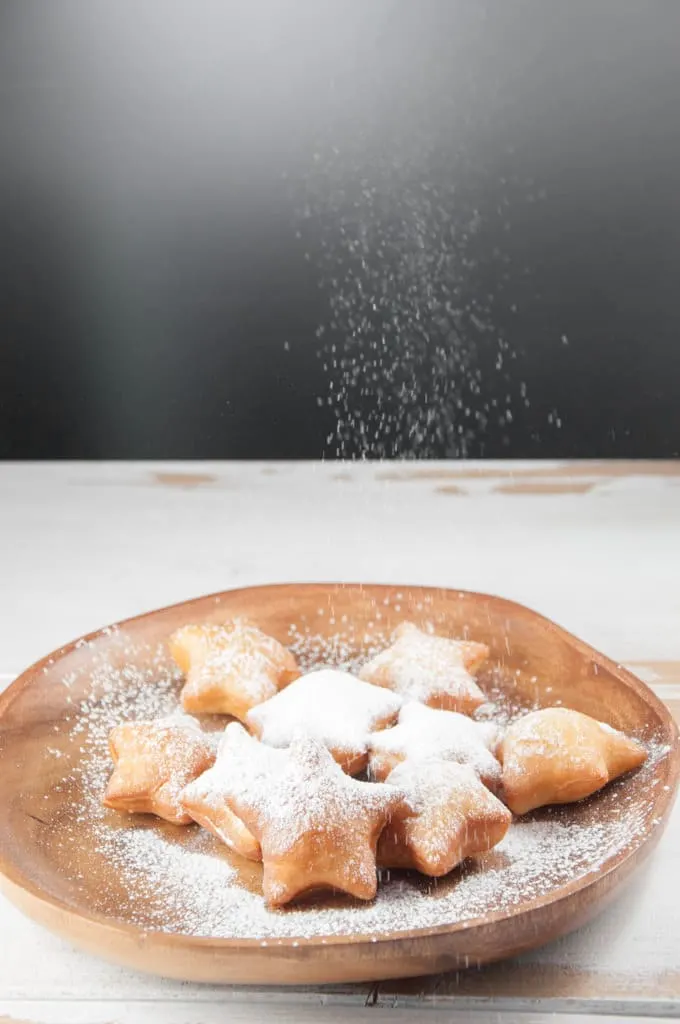 Powdered Sugar Snow Star Donuts (vegan) | ElephantasticVegan.com