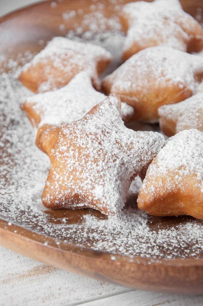 Powdered Sugar Snow Star Donuts (vegan) | ElephantasticVegan.com