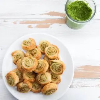 Vegan Arugula Pesto Pinwheels | ElephantasticVegan.com