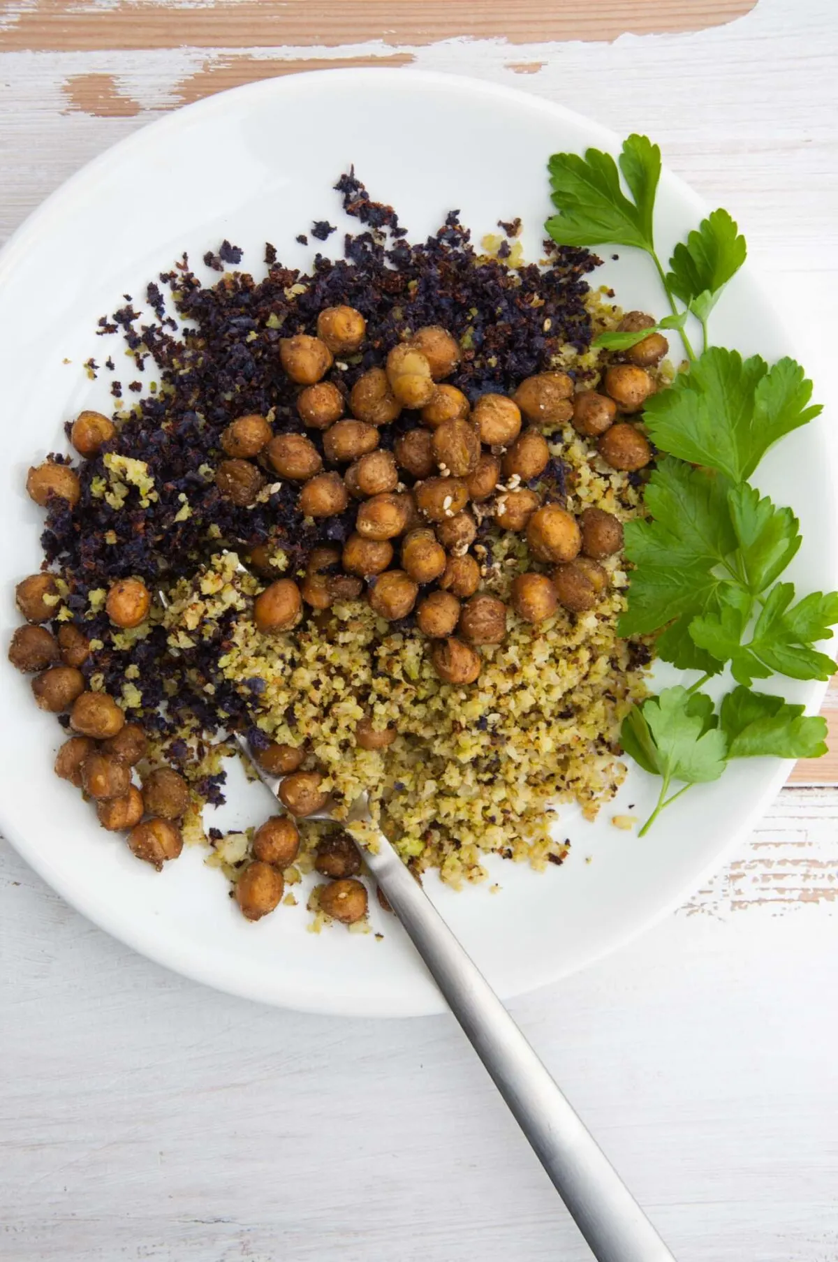 Oven-Roasted Cauliflower Rice with Za'atar Chickpeas | ElephantasticVegan.com