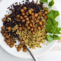 Oven-Roasted Cauliflower Rice with Za'atar Chickpeas | ElephantasticVegan.com