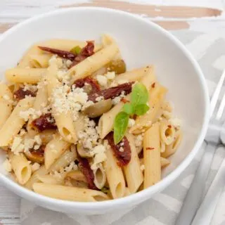 Mediterranean Pasta with Almond Feta (vegan) | ElephantasticVegan.com