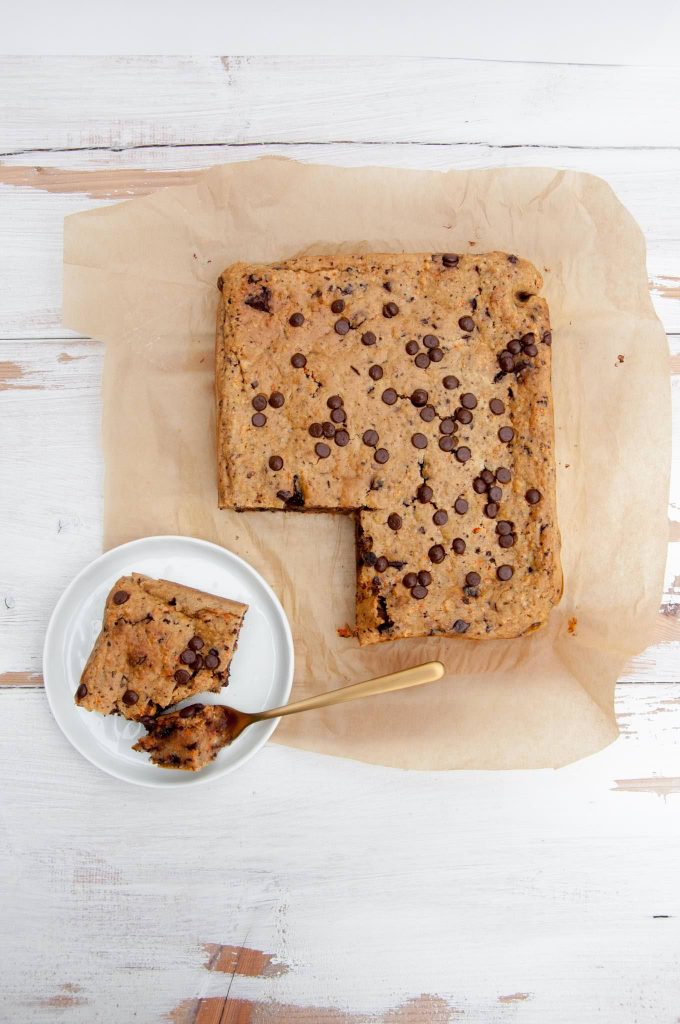 Vegan Carrot Cake Blondies with Chocolate Chips | ElephantasticVegan.com