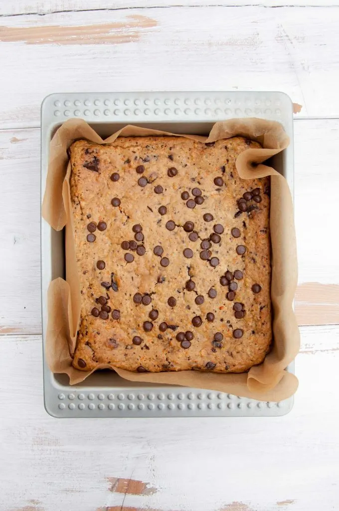 Vegan Carrot Cake Blondies with Chocolate Chips | ElephantasticVegan.com