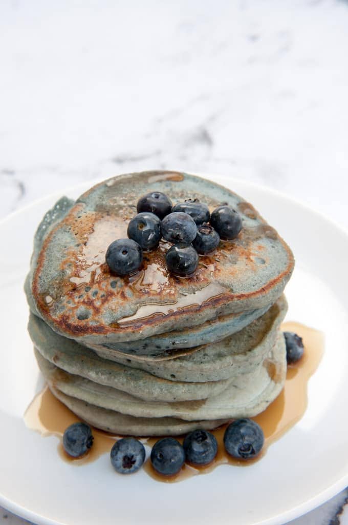 Vegan Blue-Berry Pancakes - Naturally Colored | ElephantasticVegan.com