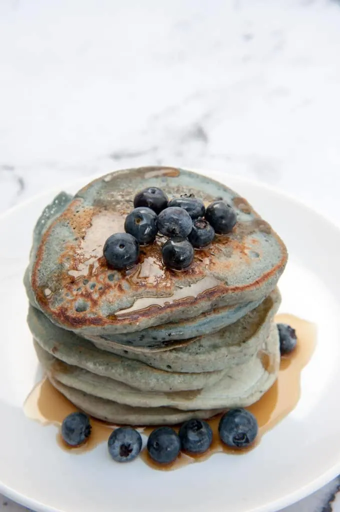 Vegan Blue-Berry Pancakes - Naturally Colored | ElephantasticVegan.com