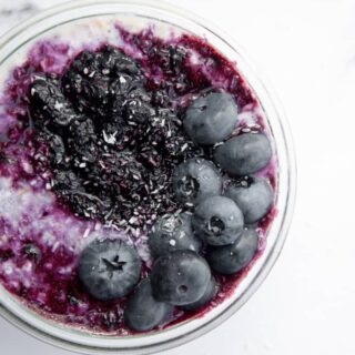 Vegan Blueberry Overnight Oats | ElephantasticVegan.com