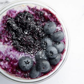 Vegan Blueberry Overnight Oats | ElephantasticVegan.com