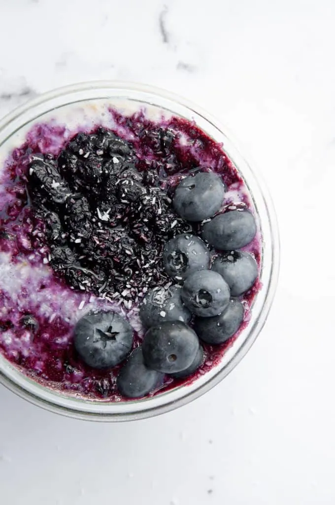 Vegan Blueberry Overnight Oats | ElephantasticVegan.com