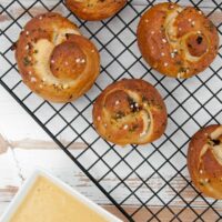 Vegan Pretzel Garlic Knots | ElephantasticVegan.com