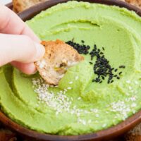 Crispy Bread Chips in Spinach Hummus