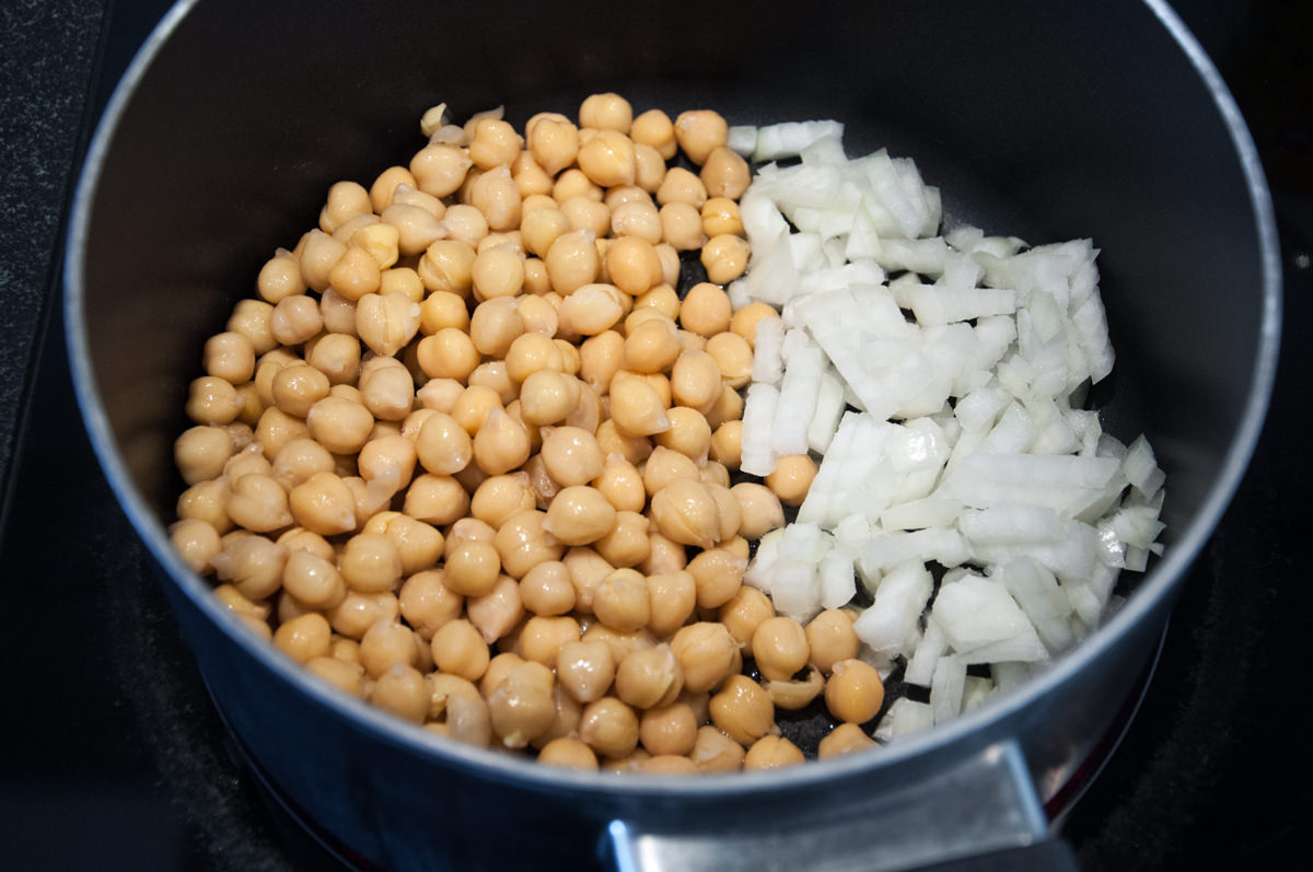 chickpeas and onion in pot