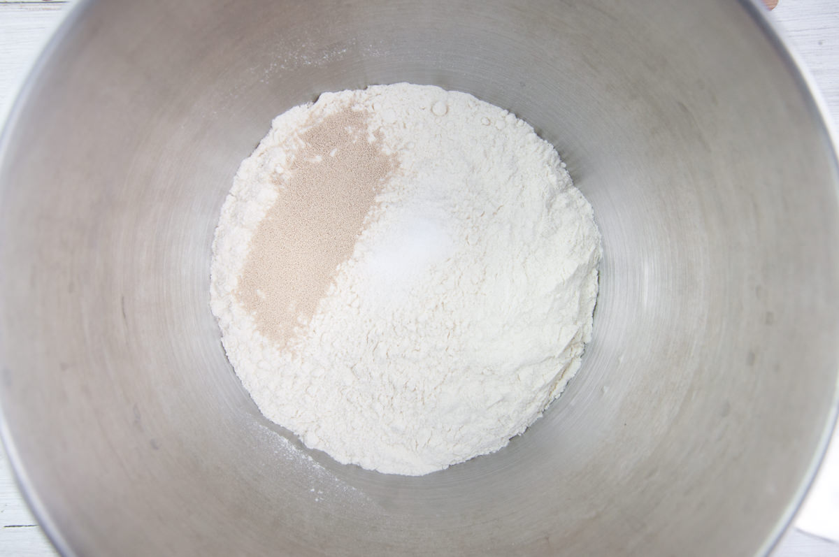 Flour, yeast and salt in bowl
