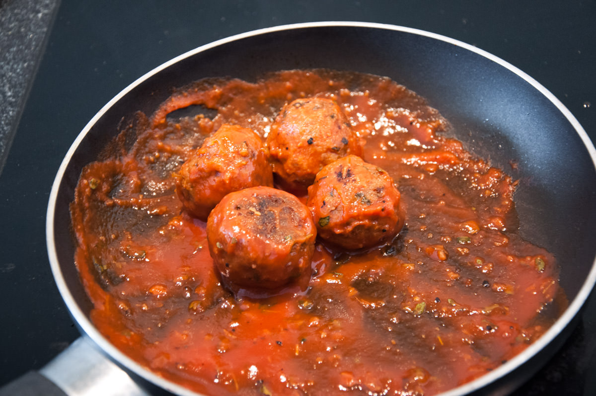 vegan meatballs in tomato sauce