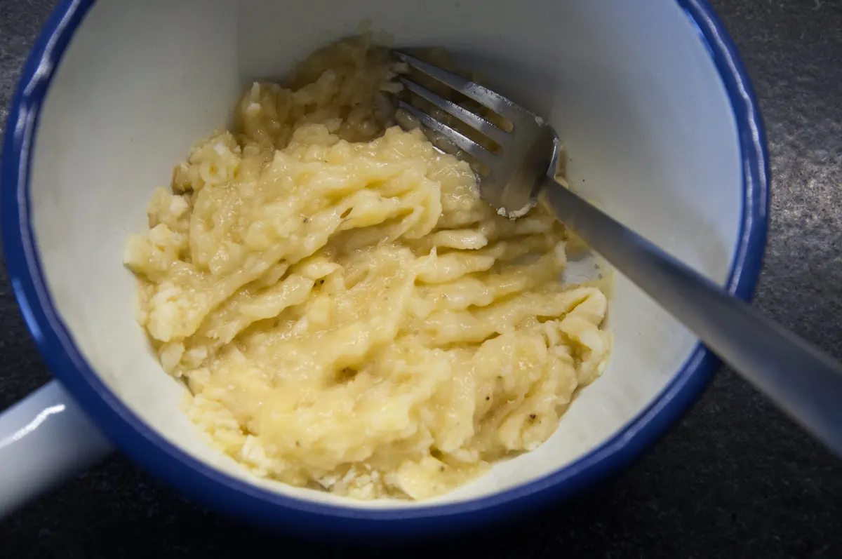 mashed bananas in bowl