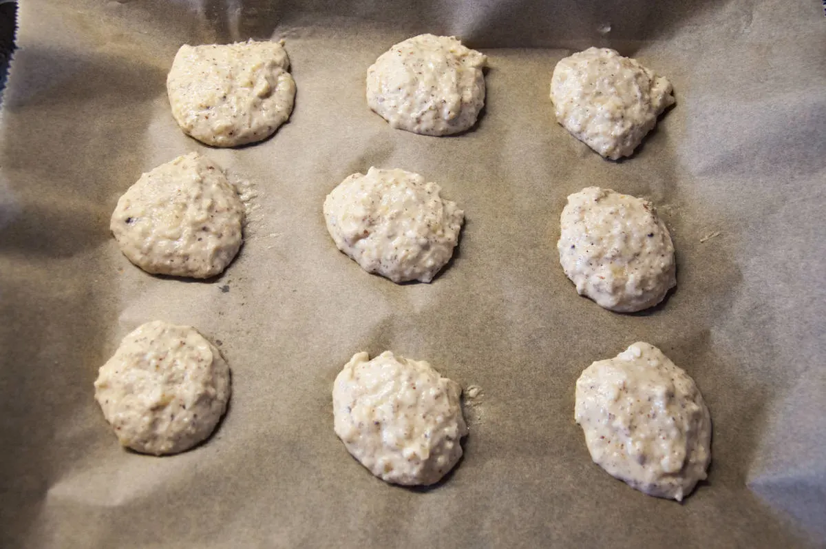 banana cookies on baking tray before baking