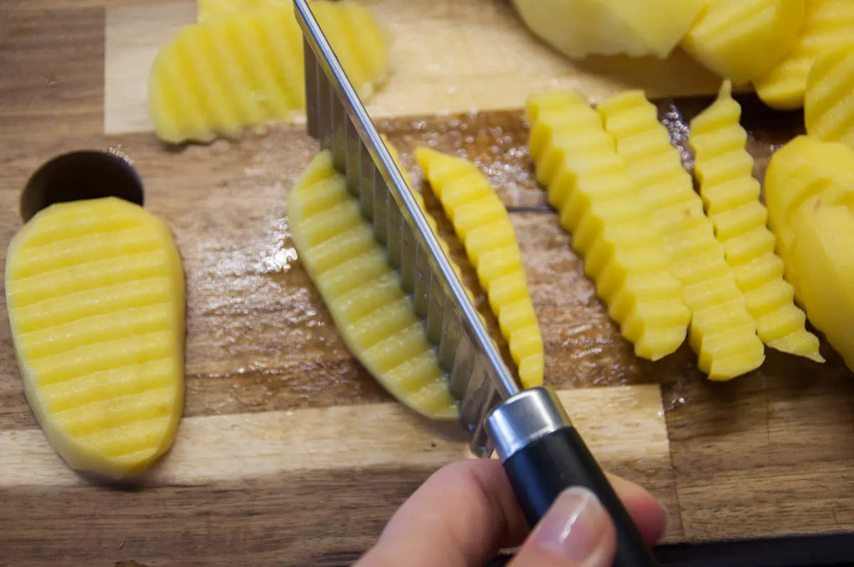 potatoes cut into crinkle cut fries